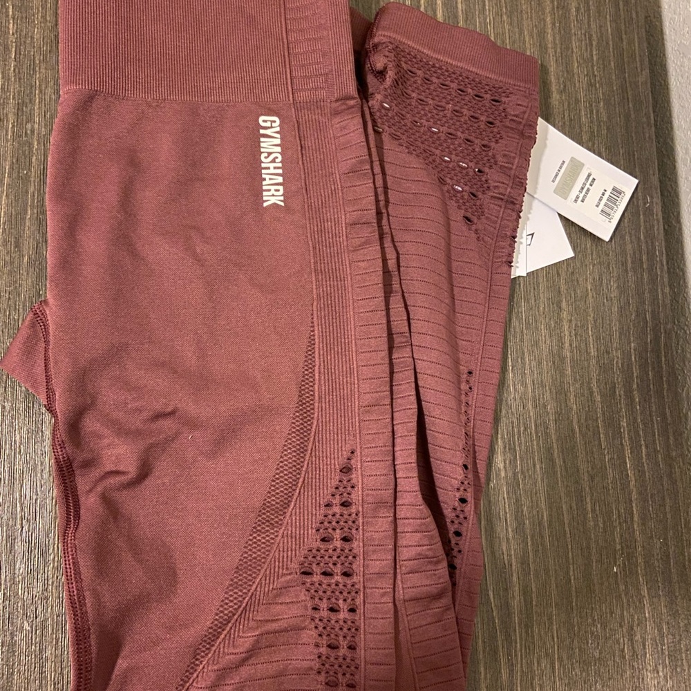 Gym shark leggings